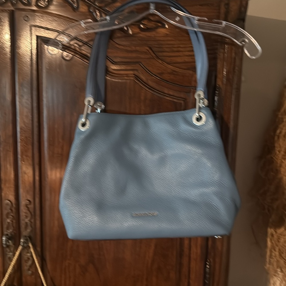 Michael Kors Light Blue Leather Shoulder Bag. Perfect for Spring !